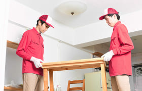 スタッフの男性